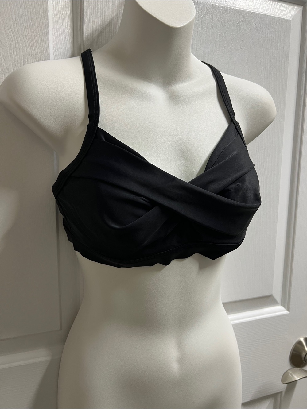 Athleta women’s Black Wrap Front Bikini Top multi ways small S 34 B C 526 NWOT